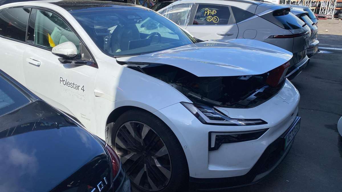 Polestar 4 dalimis