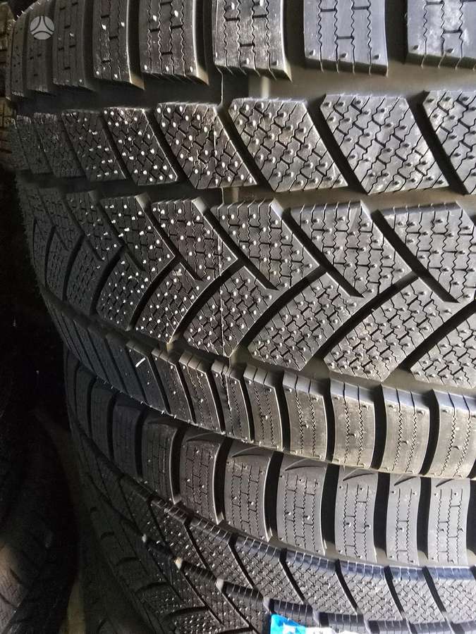 Sunny, winter 275/40 R20