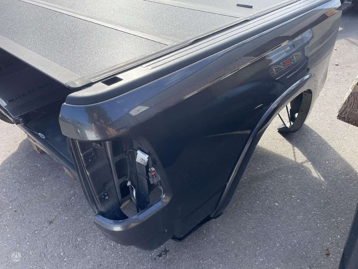 Dodge Ram kėbulo dalys