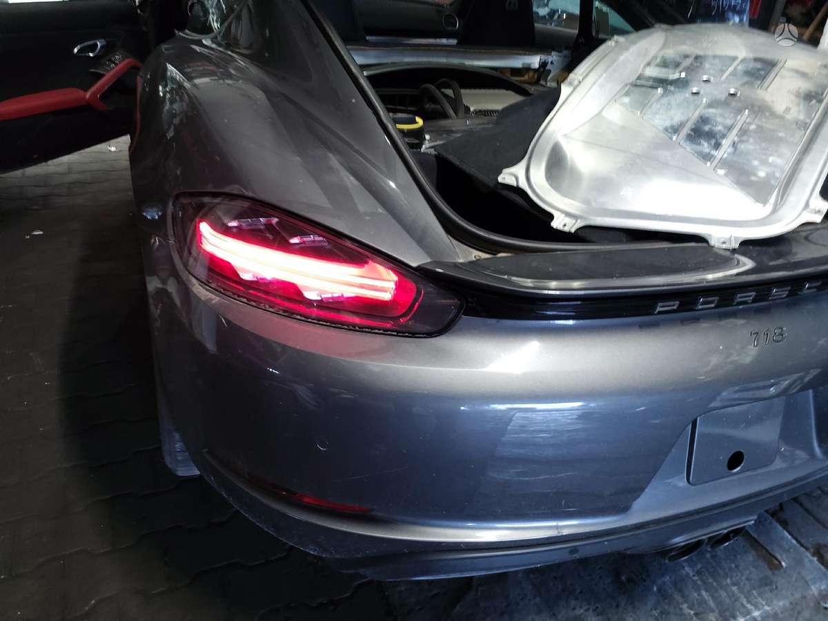 Porsche 718 dalimis. 12 000 km