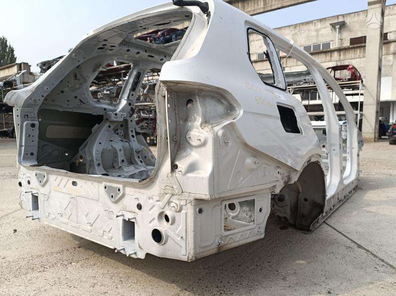 BMW X7, Priekinis stiklas