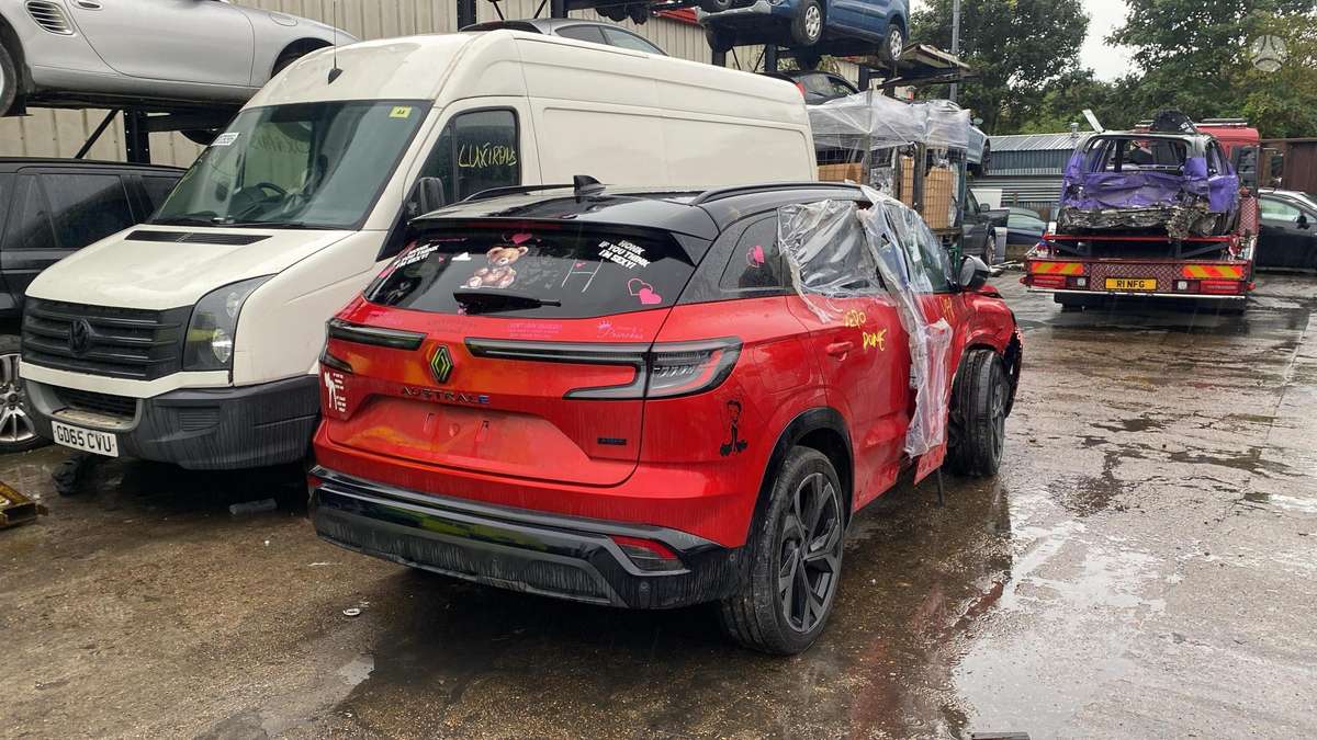 Renault Austral dalimis. Dalimis