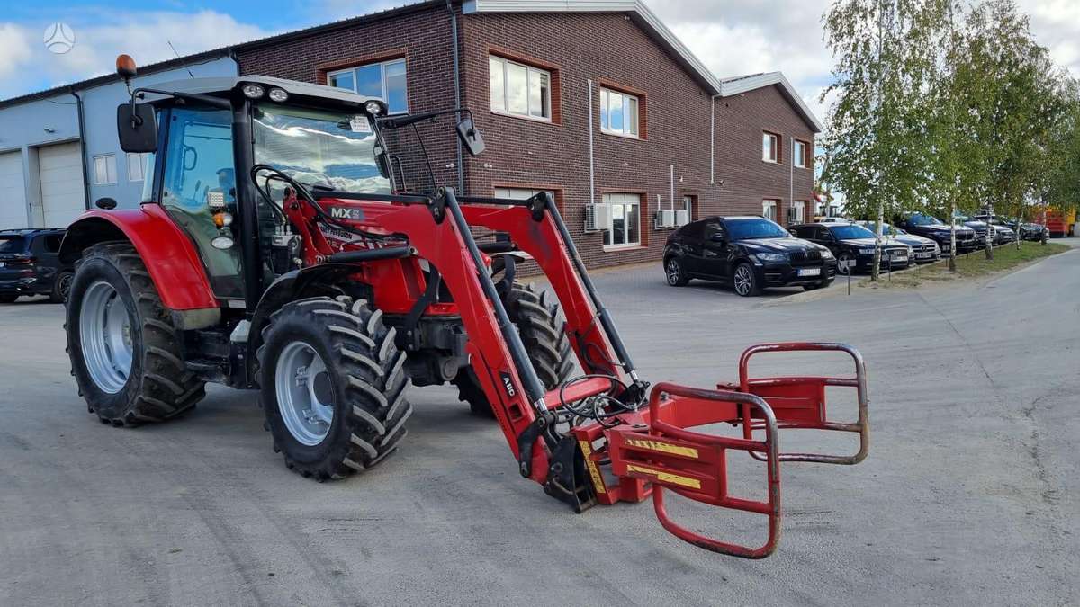 Massey Ferguson 5710, traktoriai