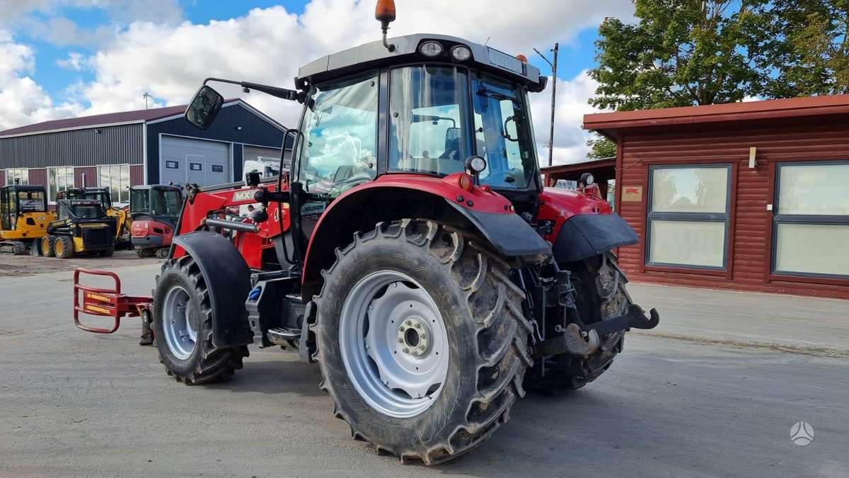 Massey Ferguson 5710, traktoriai