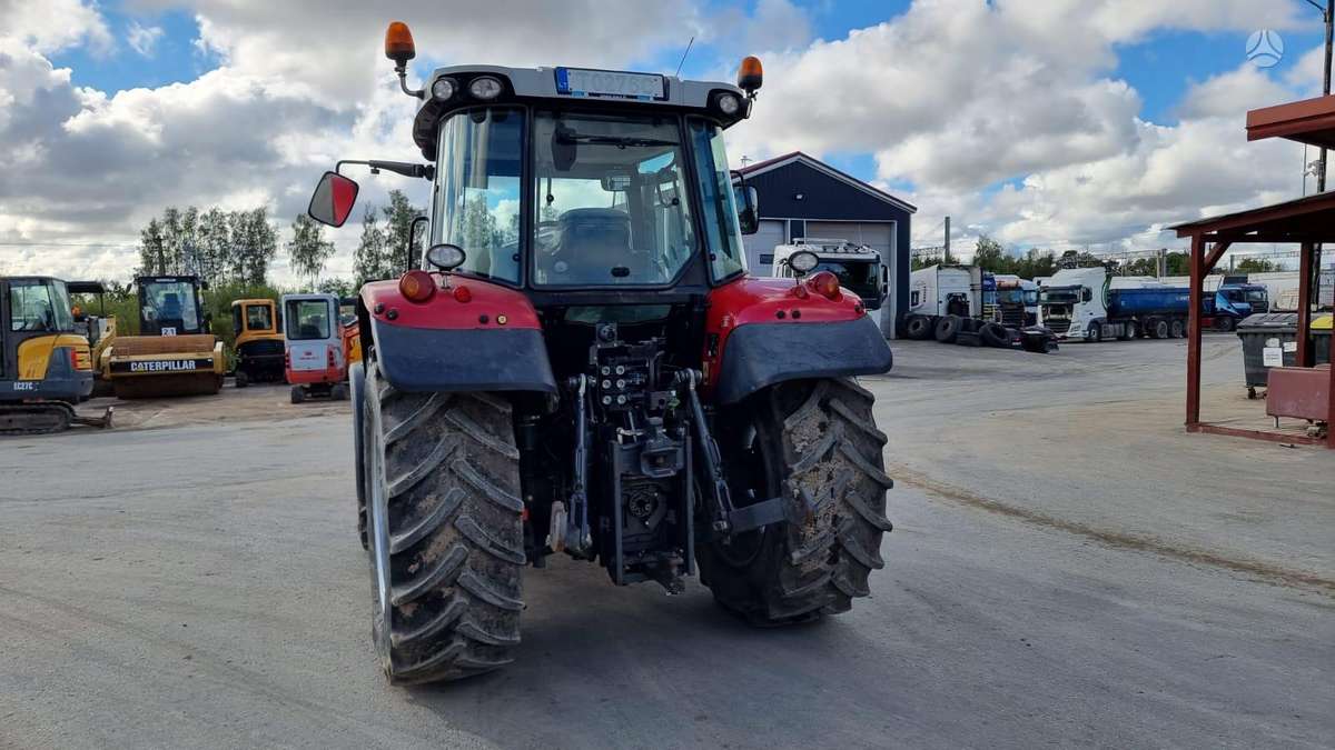 Massey Ferguson 5710, traktoriai