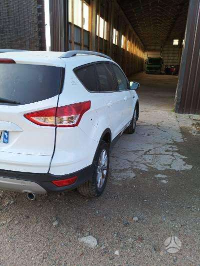 Ford Kuga dalimis