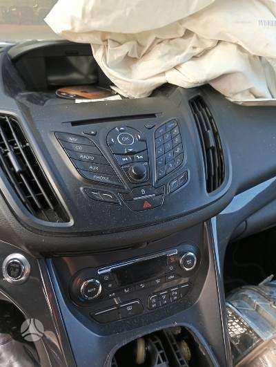 Ford Kuga dalimis