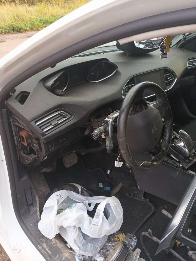 Peugeot 308 по частям