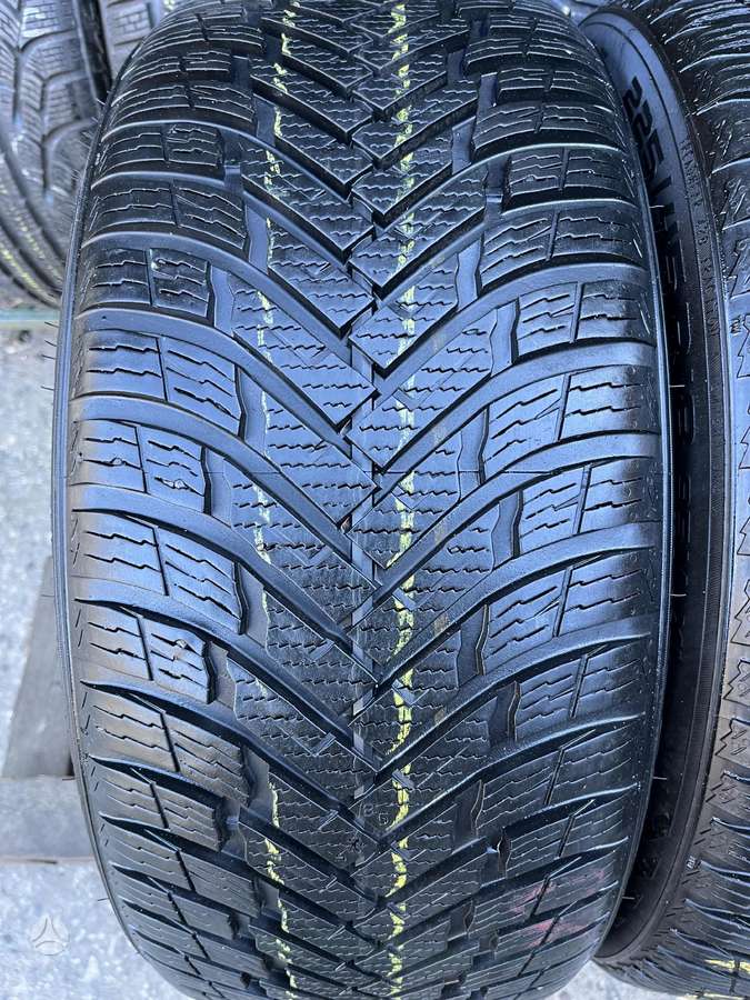 Nokian WeatherProof, зимние 225/45 R18