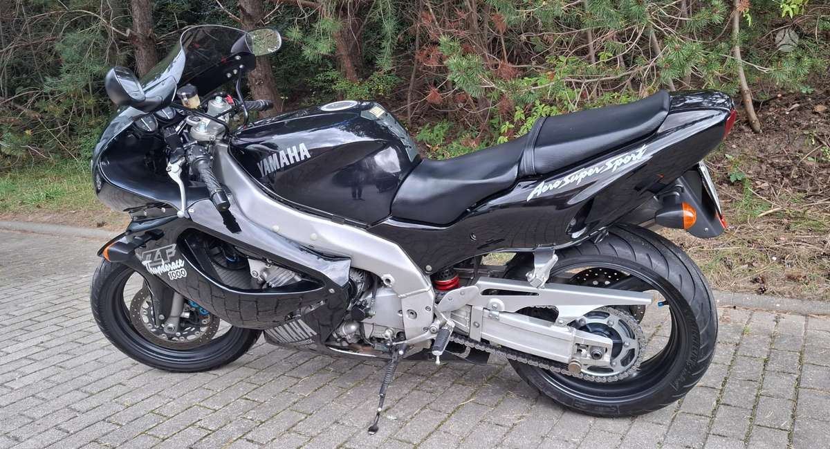 Yamaha YZF 1000cc, superbikes