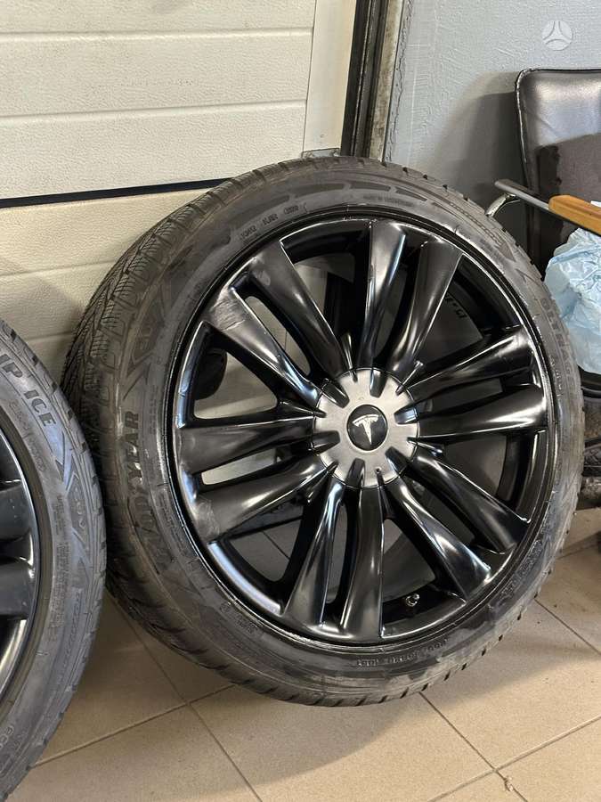 TESLA, light alloy, R20