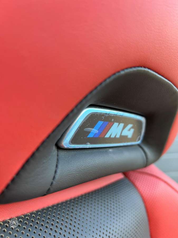 BMW M4 сиденья