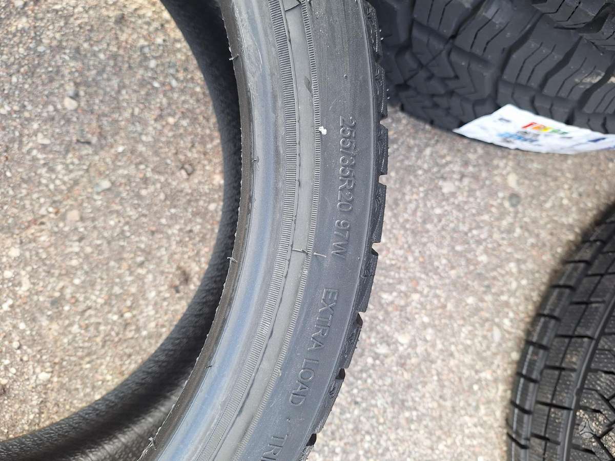 Triangle, winter 255/35 R20