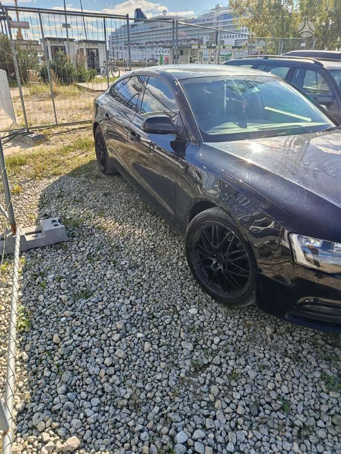 Audi A5 Yra visos dalys