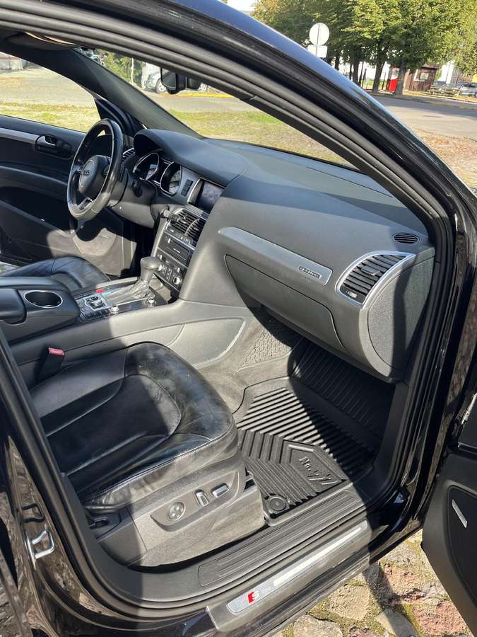 Audi Q7, 3.0 l., off-road / crossover