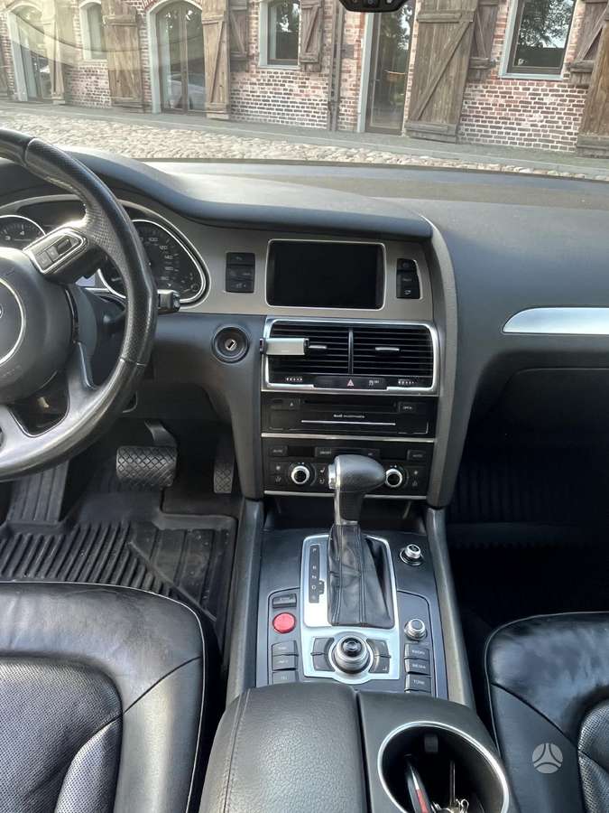 Audi Q7, 3.0 l., off-road / crossover