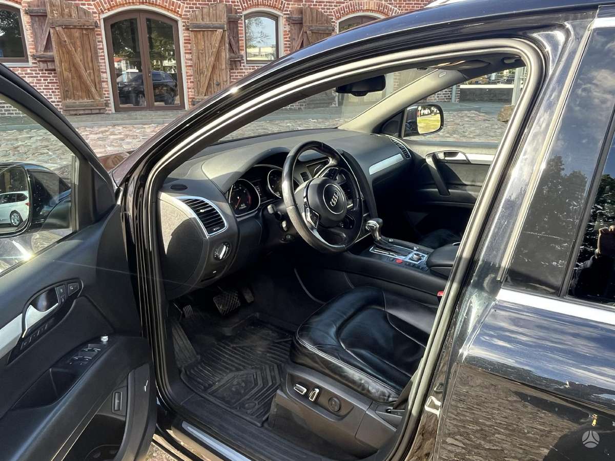 Audi Q7, 3.0 l., off-road / crossover