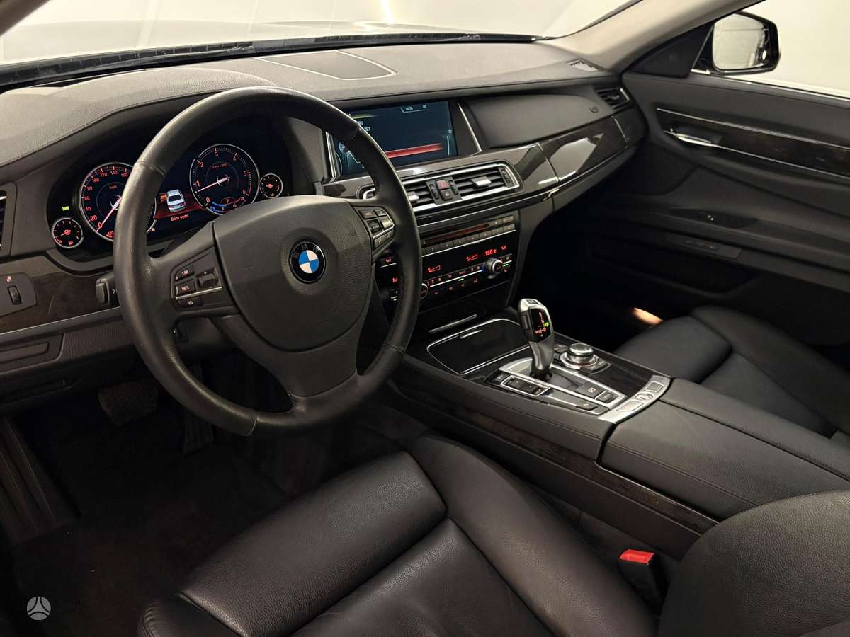 BMW 730, 3.0 l., sedanas