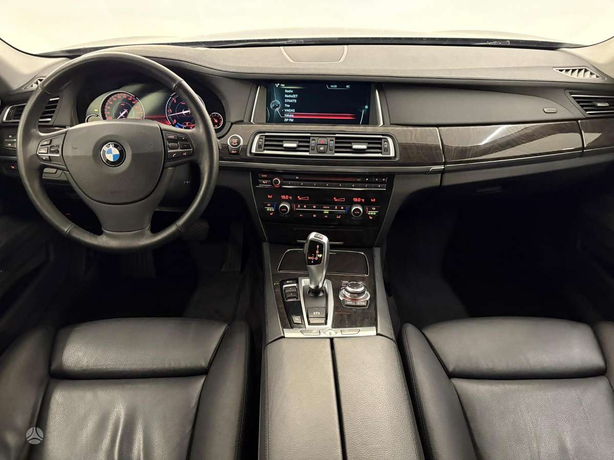 BMW 730, 3.0 l., sedanas