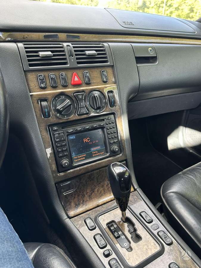 Mercedes-Benz E320, 3.2 l., Седан
