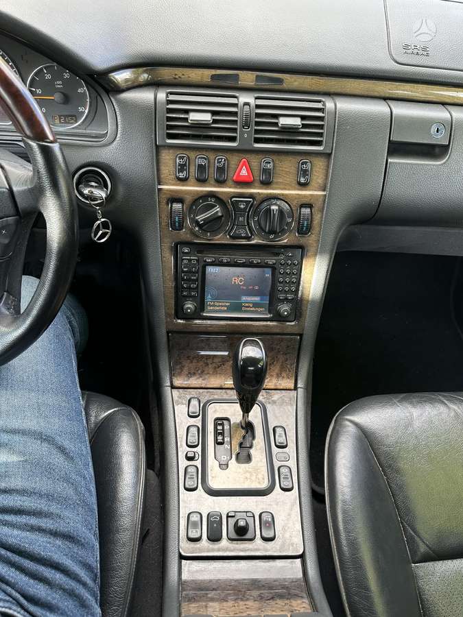 Mercedes-Benz E320, 3.2 l., Седан