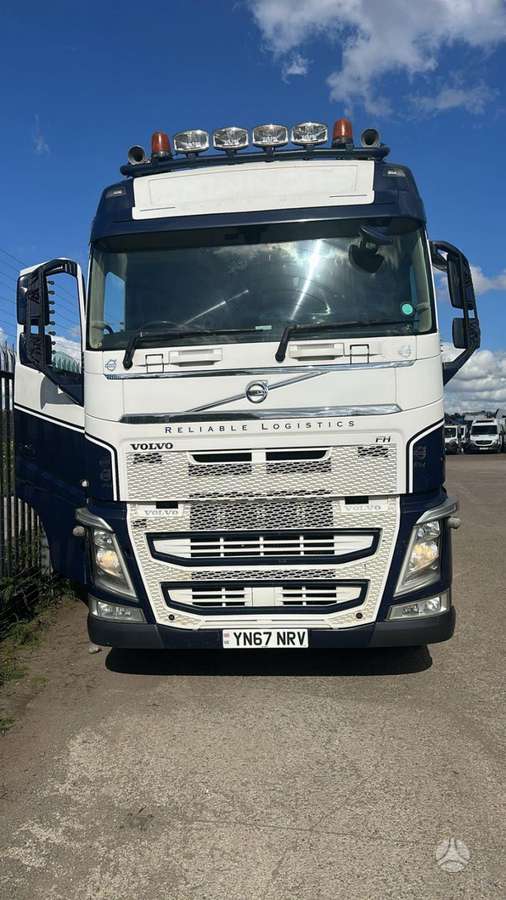 Volvo FH500, double sleeper