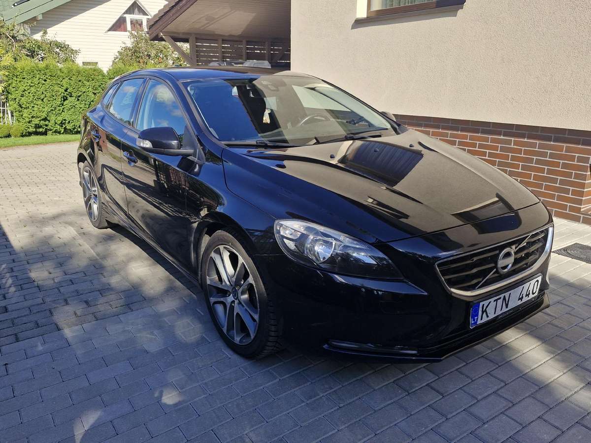Volvo V40, 1.6 l., hatchback