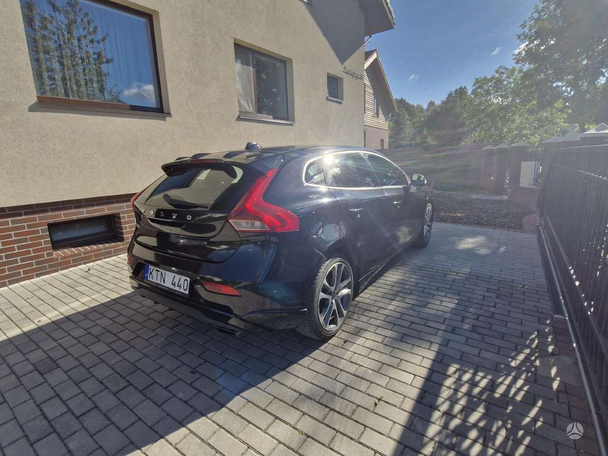 Volvo V40, 1.6 l., hatchback