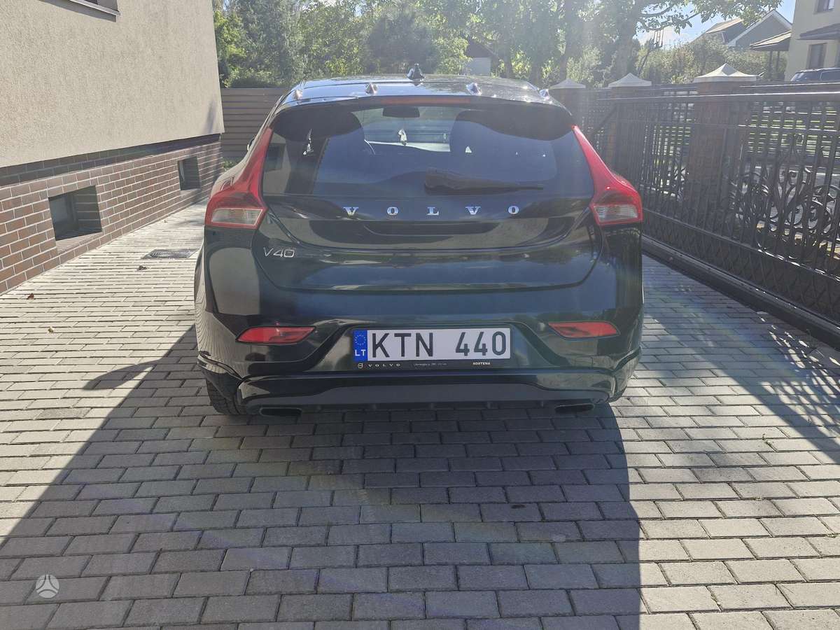 Volvo V40, 1.6 l., hatchback