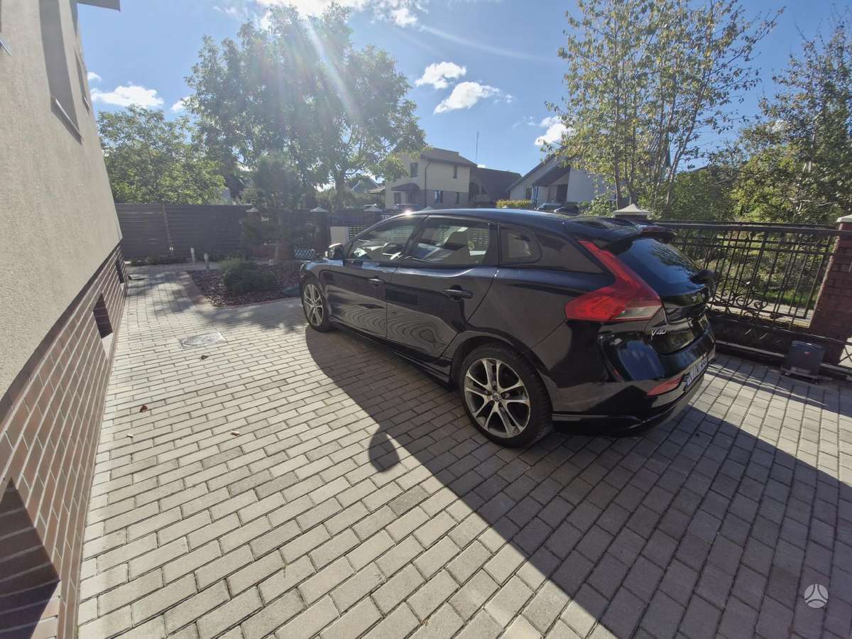 Volvo V40, 1.6 l., hatchback