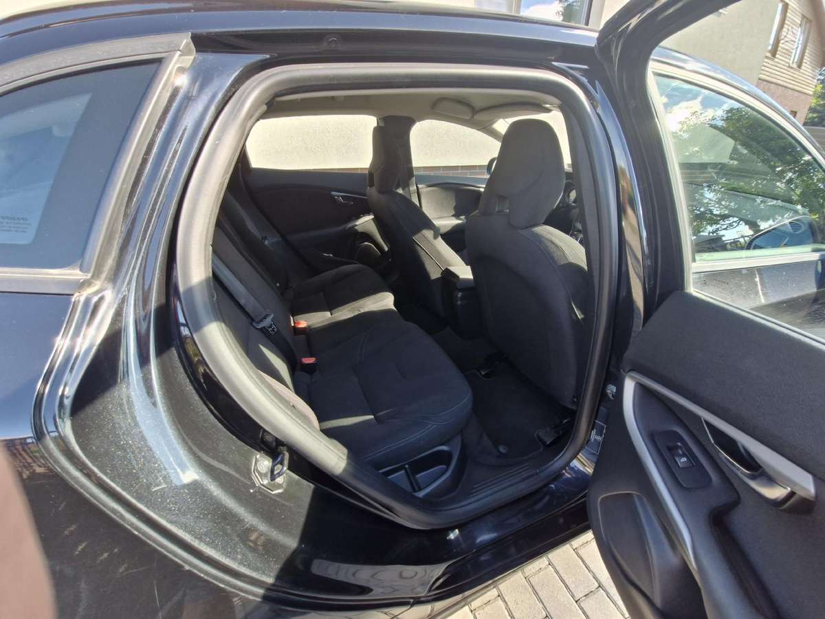 Volvo V40, 1.6 l., hatchback