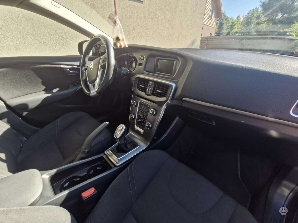 Volvo V40, 1.6 l., hatchback