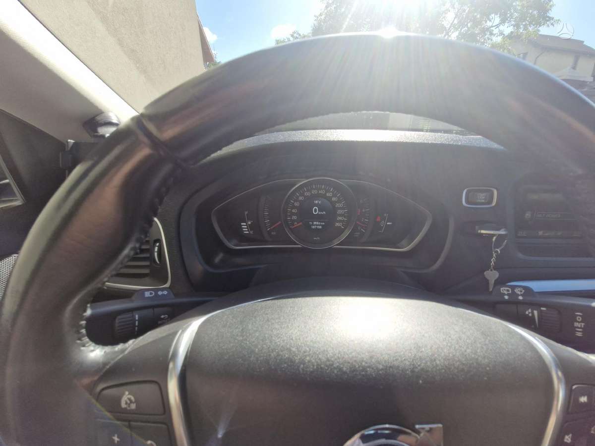 Volvo V40, 1.6 l., hatchback