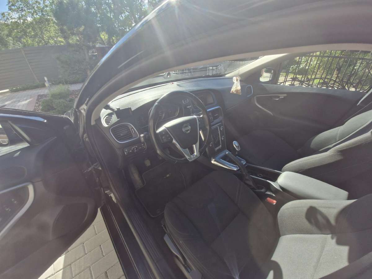 Volvo V40, 1.6 l., hatchback