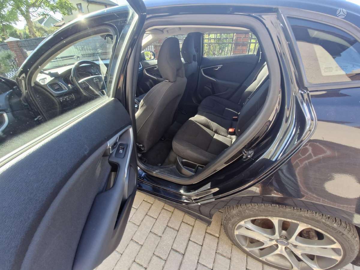Volvo V40, 1.6 l., hatchback