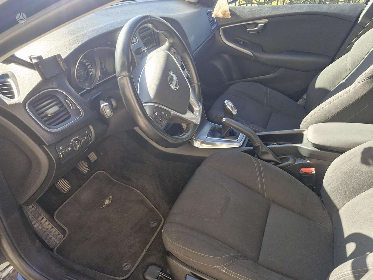 Volvo V40, 1.6 l., hatchback