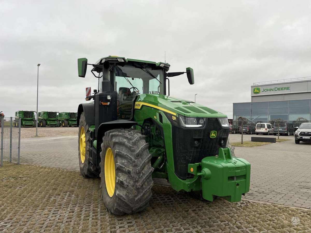 John Deere 8R410, tractors