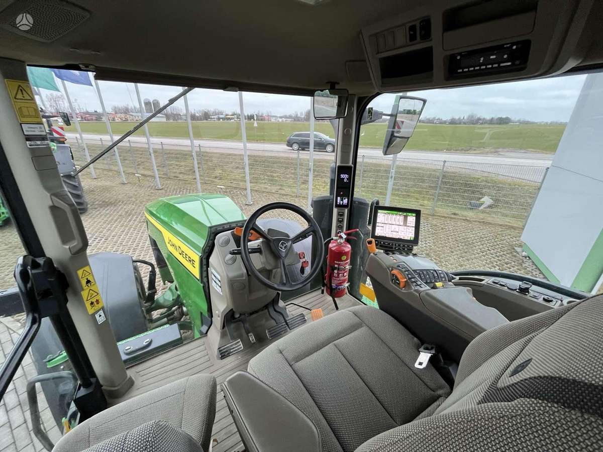 John Deere 8R410, tractors