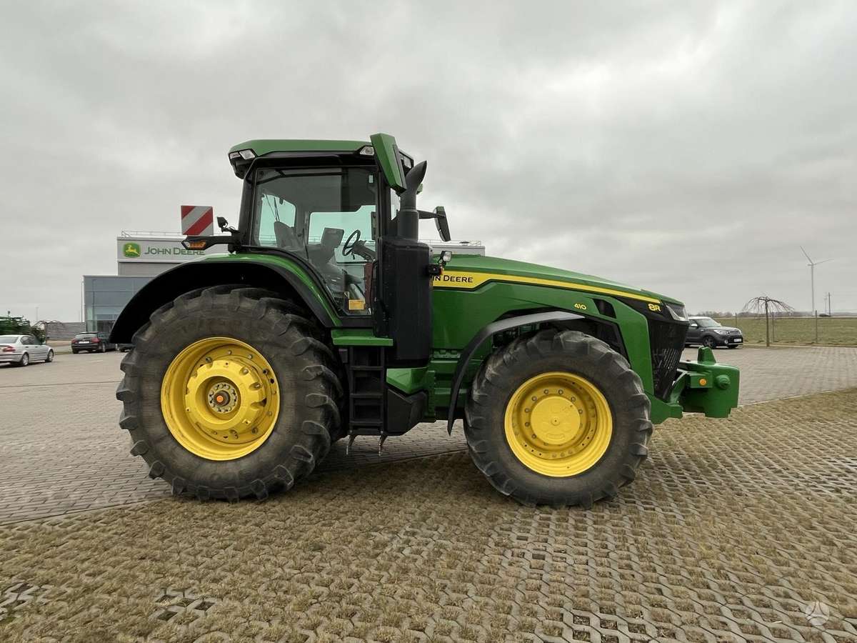 John Deere 8R410, tractors
