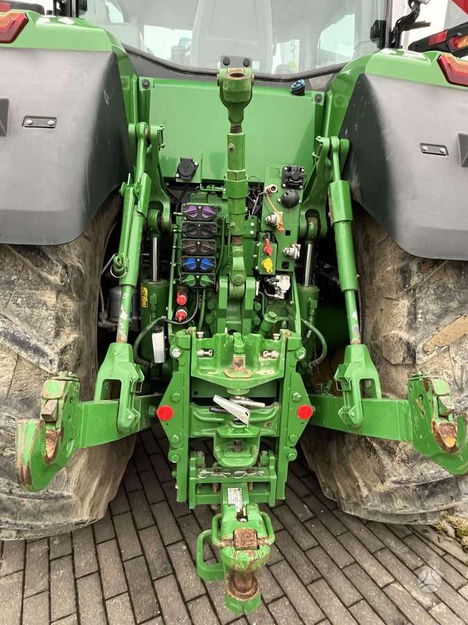 John Deere 8R410, tractors