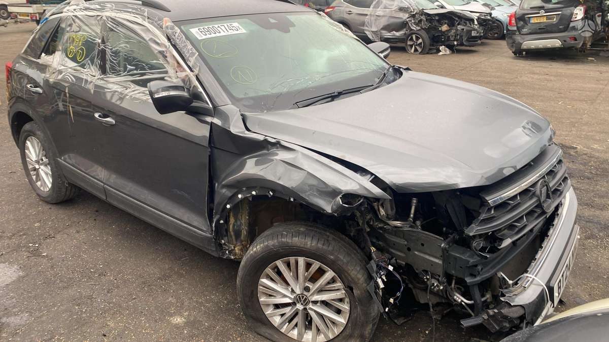 Volkswagen T-Roc for parts