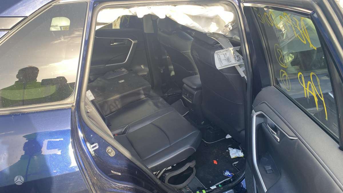 Toyota RAV4 dalimis