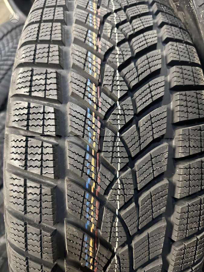 Goodyear UltraGrip. Ice Suv, winter 235/60 R18