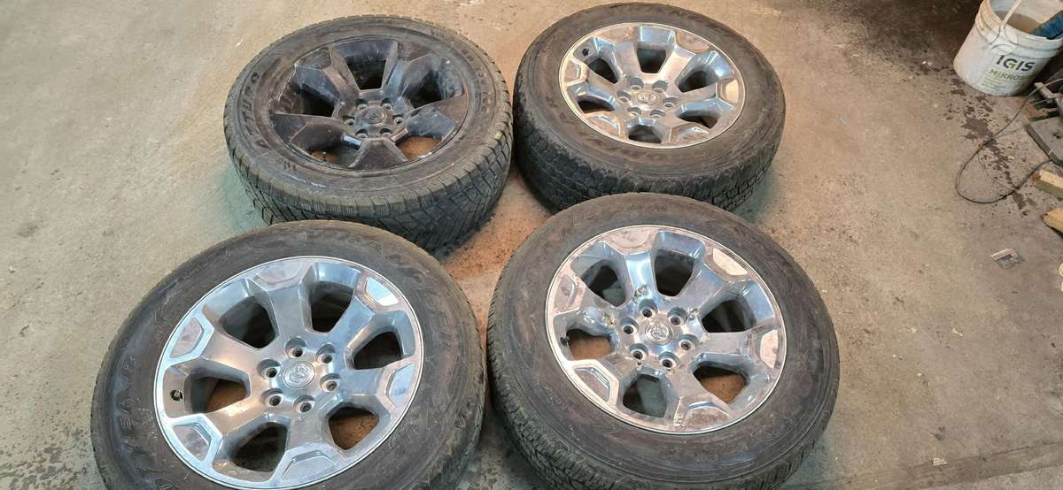 Dodge Ram salono detalės