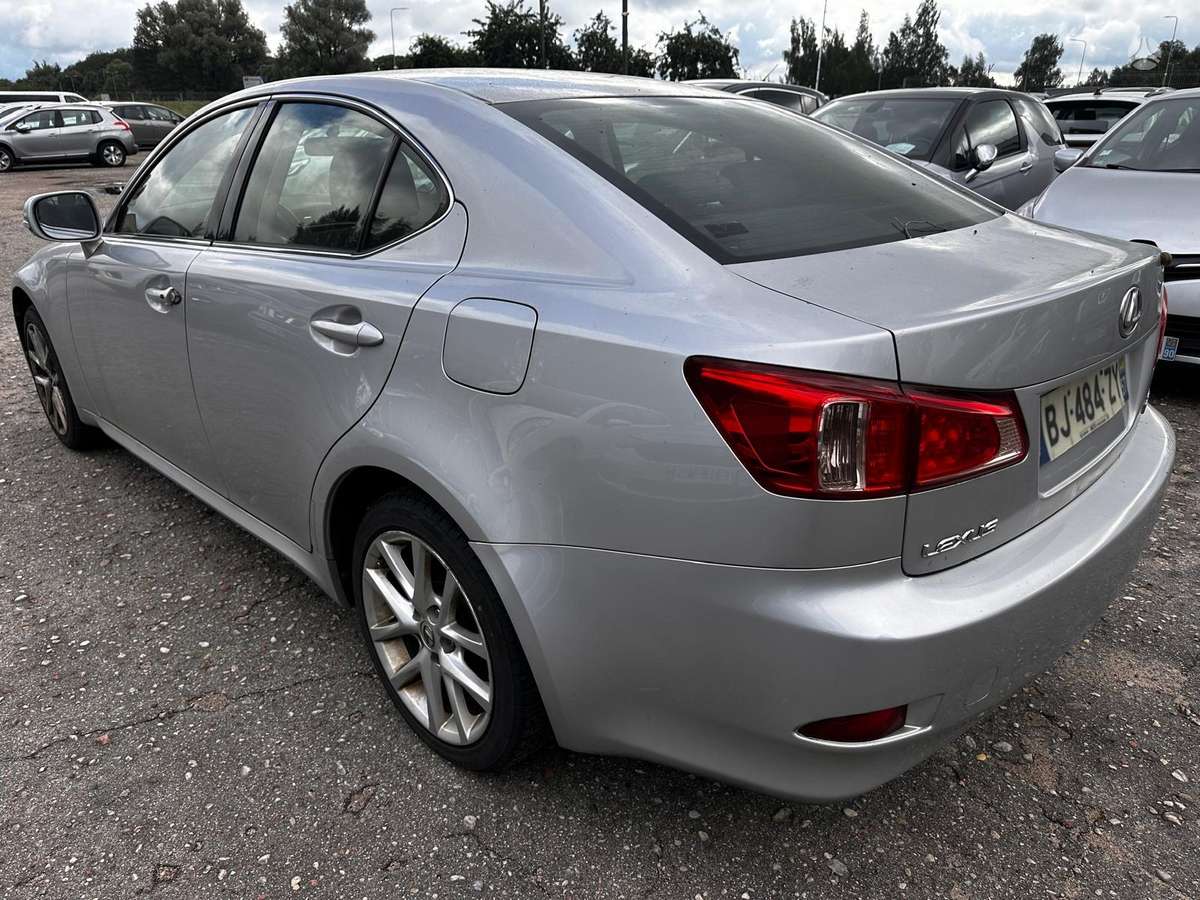 Lexus IS 200, 2.2 l., Седан