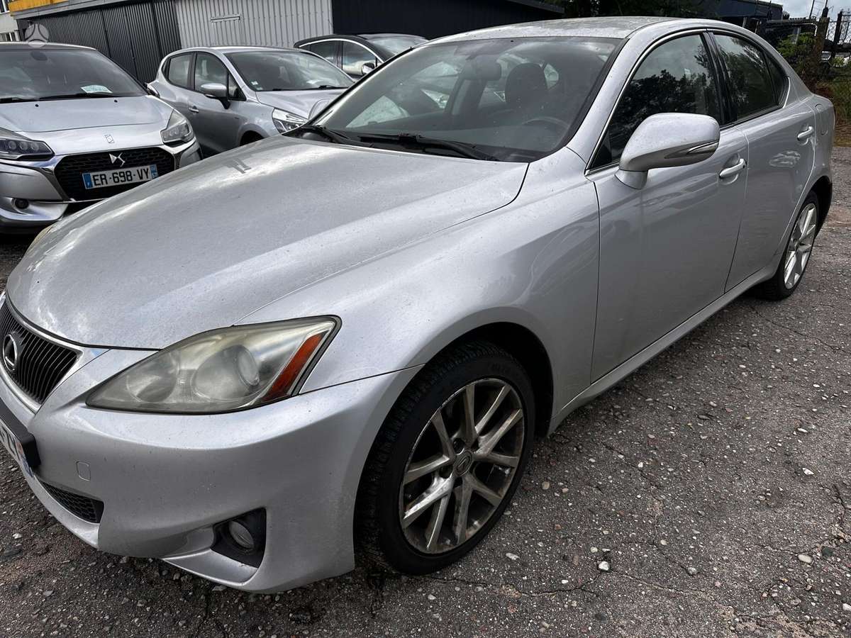 Lexus IS 200, 2.2 l., Седан
