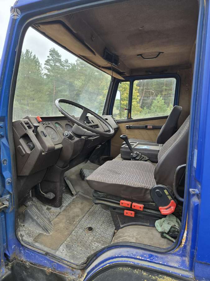Mercedes-Benz 814, с краном