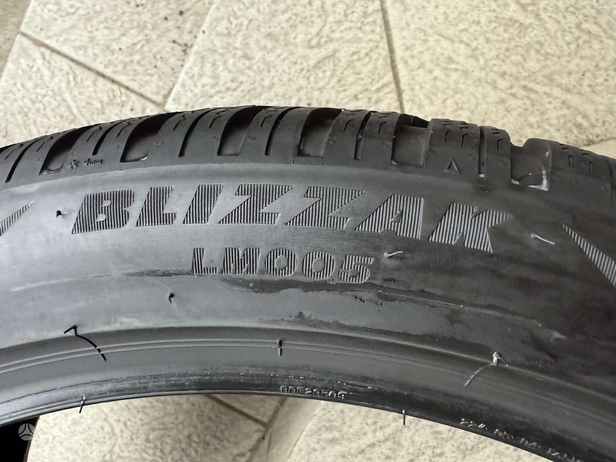 Bridgestone Blizzak lm005/2023m, winter 285/40 R22