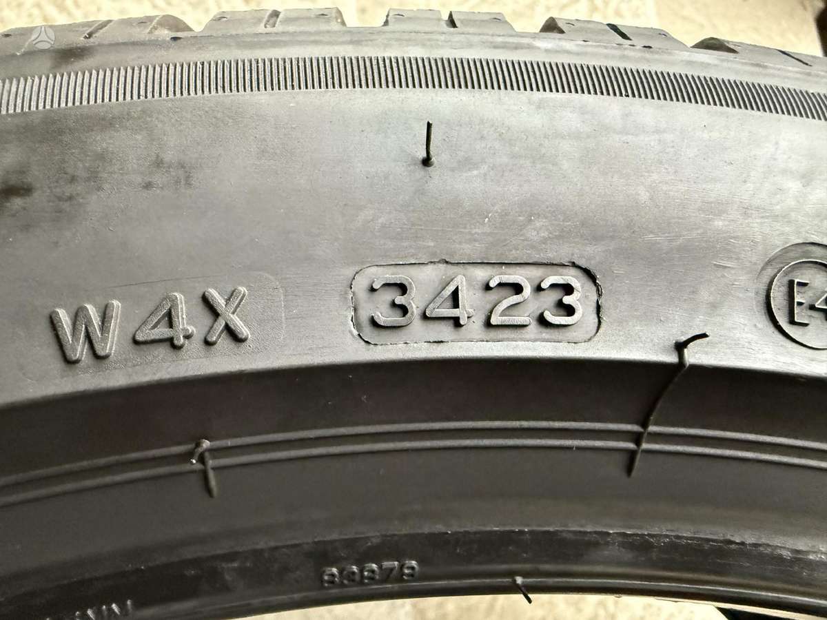Bridgestone Blizzak lm005/2023m, winter 285/40 R22