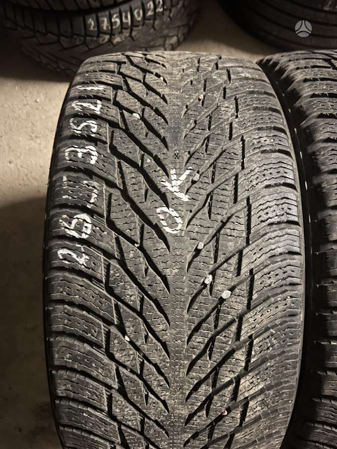 Nokian R3, winter 265/35 R21